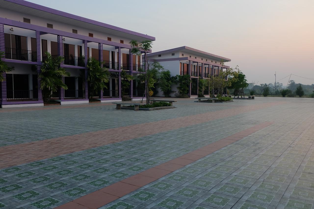 Menam Resort Nakhon Pathom Εξωτερικό φωτογραφία
