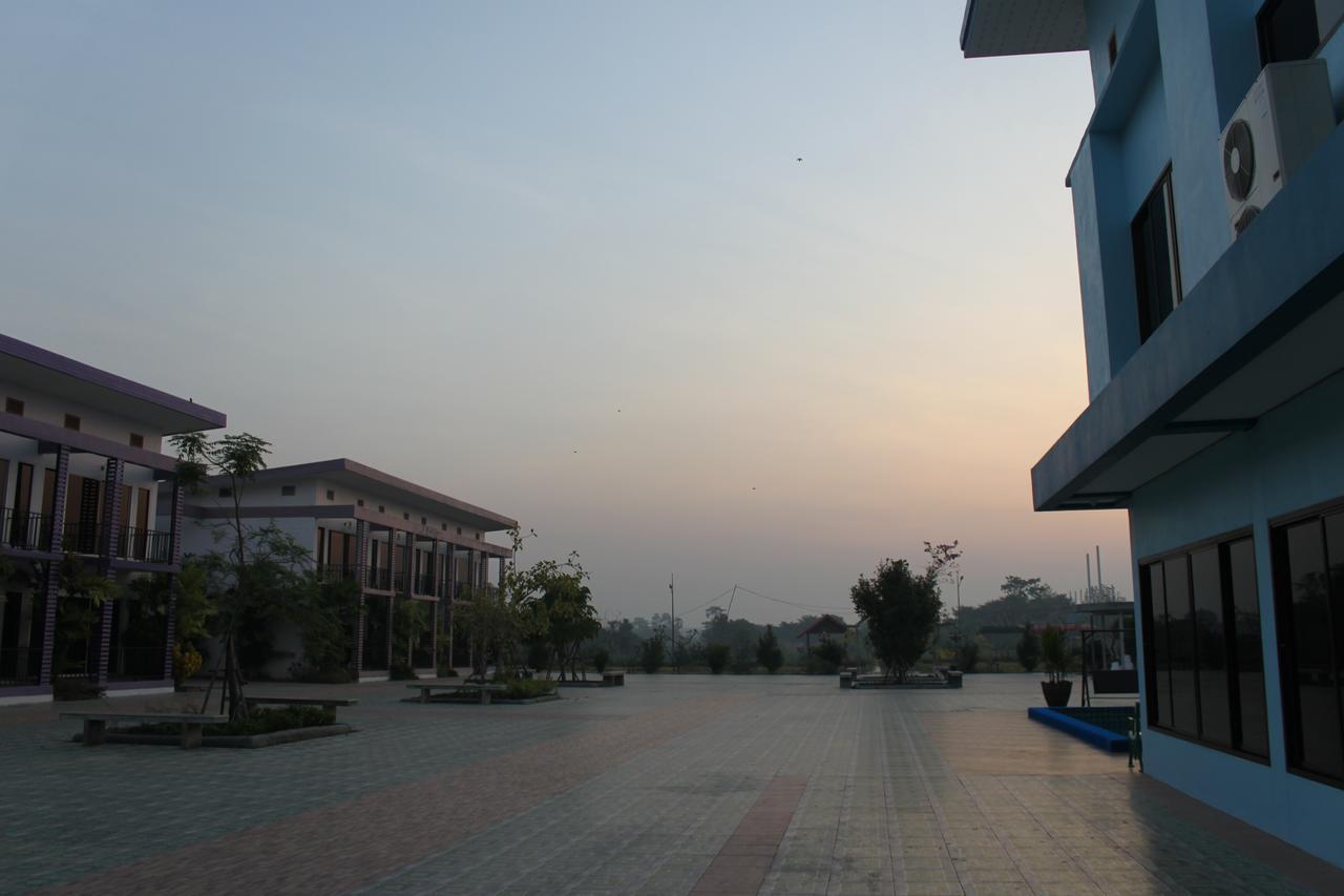 Menam Resort Nakhon Pathom Εξωτερικό φωτογραφία